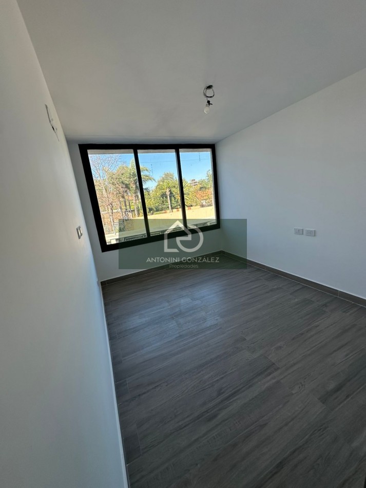 CASA EN VENTA 5 AMBIENTES A ESTRENAR ITUZAINGO NORTE