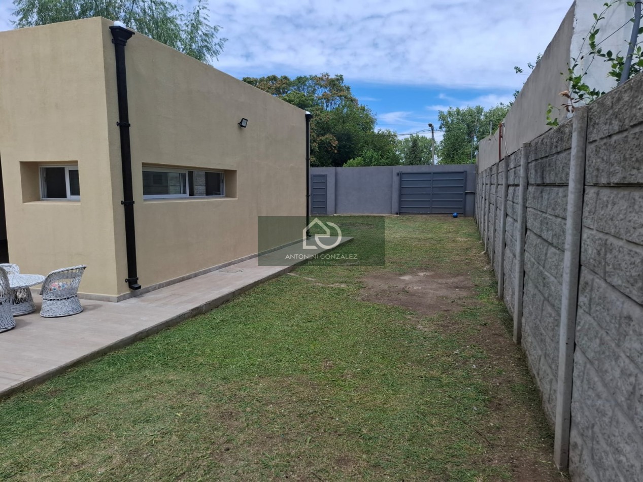  Casa Moderna sobre Lote de 650m2 con Piscina en La Reja (Moreno)
