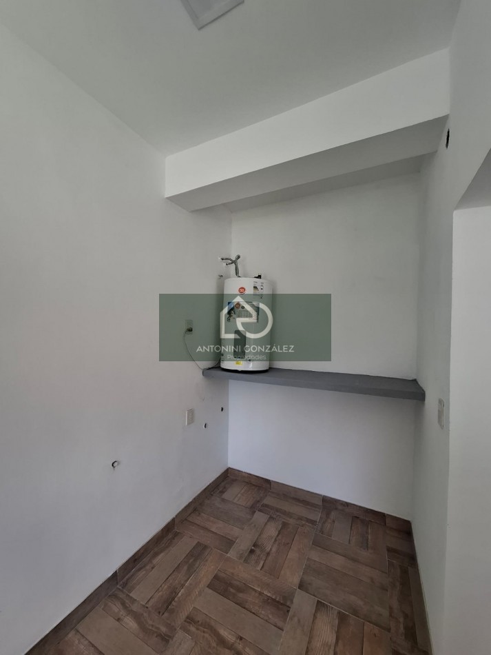  Casa Moderna sobre Lote de 650m2 con Piscina en La Reja (Moreno)