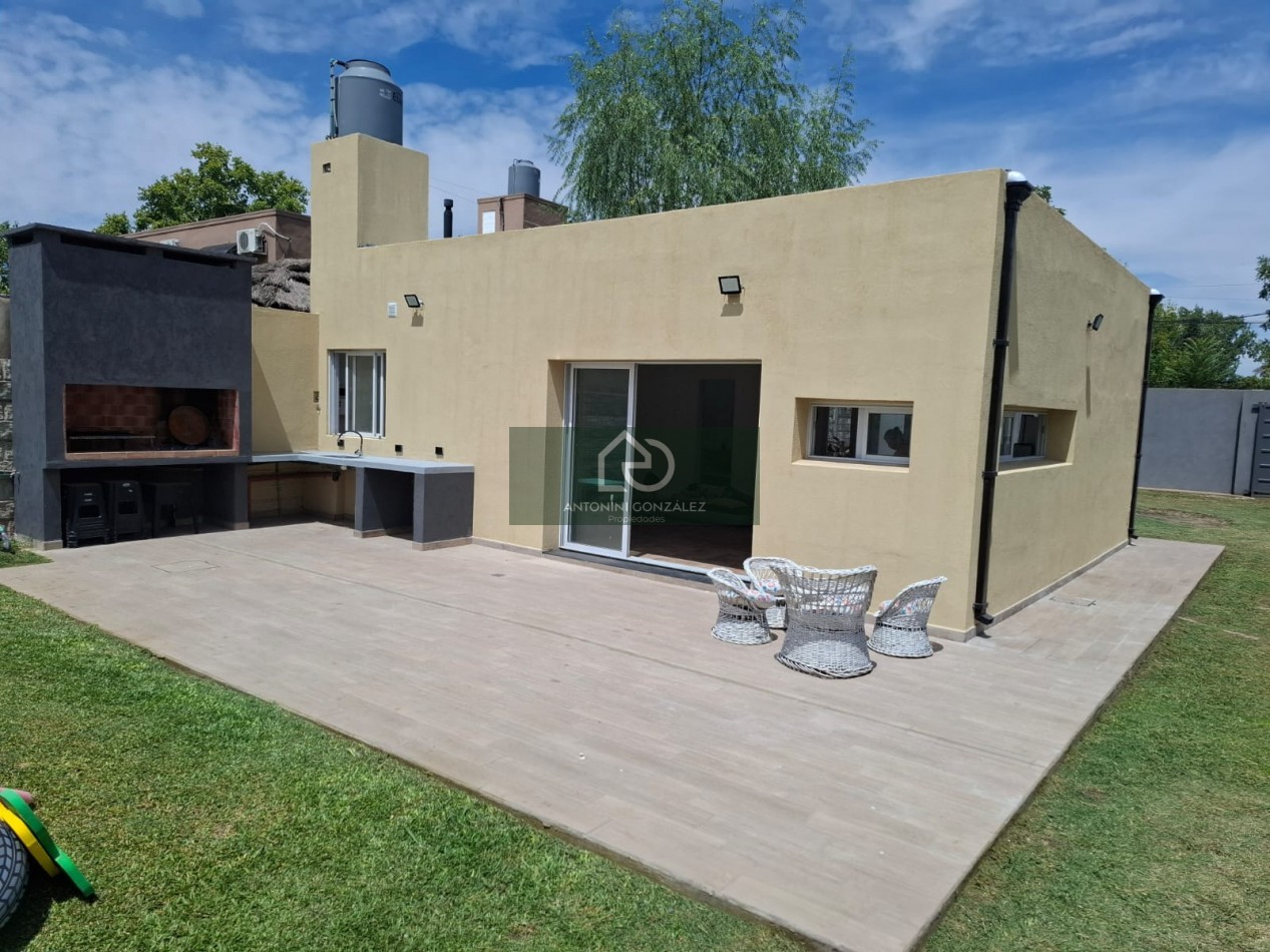  Casa Moderna sobre Lote de 650m2 con Piscina en La Reja (Moreno)