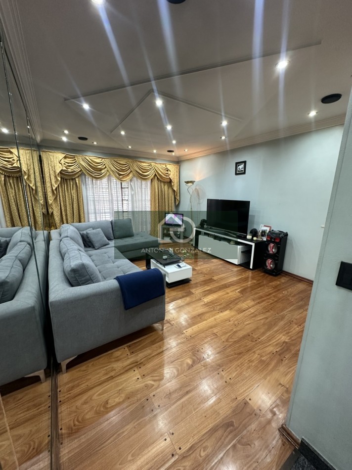 Venta casa 5 ambientes.