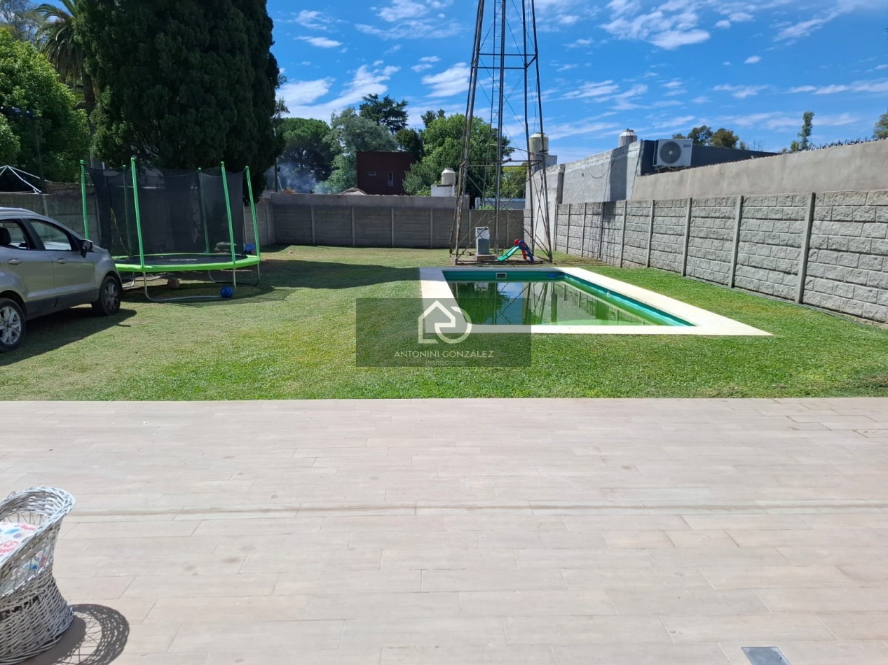  Casa Moderna sobre Lote de 650m2 con Piscina en La Reja (Moreno)