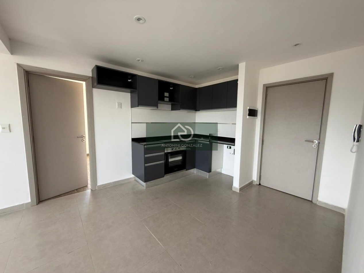 Alquiler 4 ambientes con cochera y parrilla