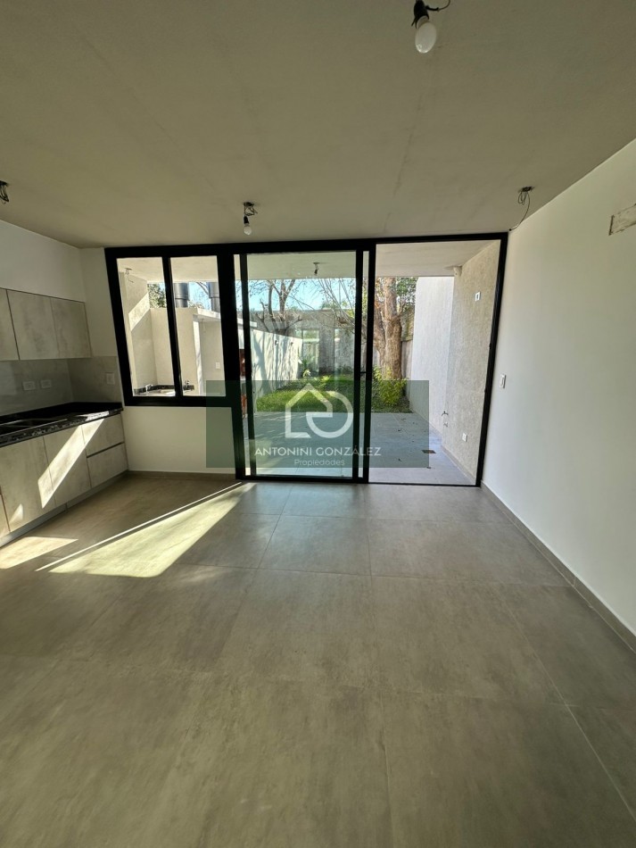 CASA EN VENTA 5 AMBIENTES A ESTRENAR ITUZAINGO NORTE