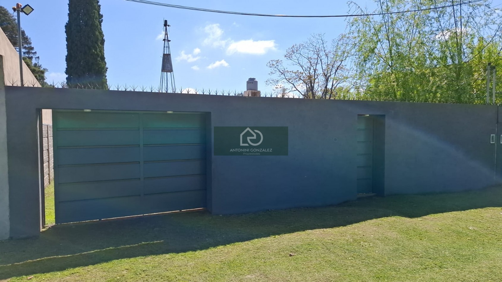  Casa Moderna sobre Lote de 650m2 con Piscina en La Reja (Moreno)