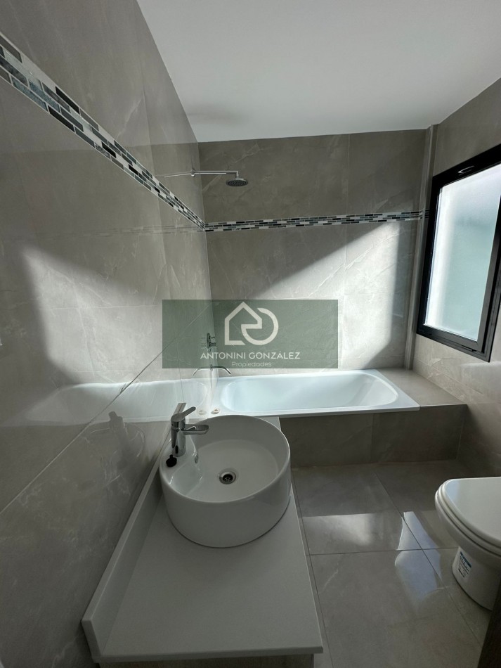 CASA EN VENTA 5 AMBIENTES A ESTRENAR ITUZAINGO NORTE