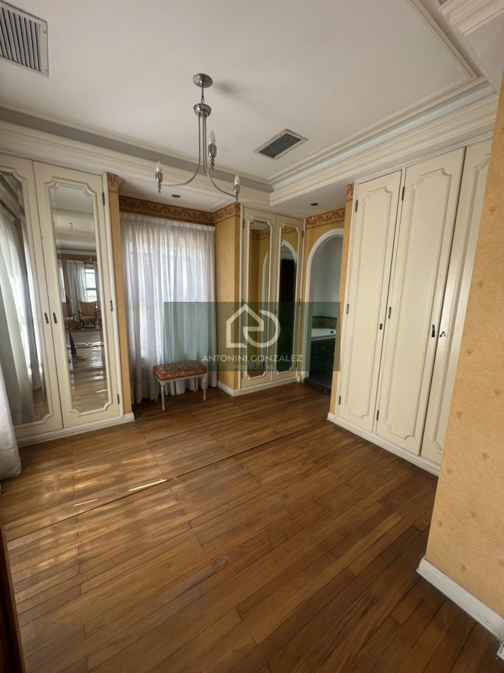 Casa de categoria 7 ambientes con pileta, quincho y departamento independiente - Lote 600 m² - Villa Luzuriaga