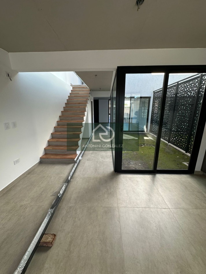 CASA EN VENTA 5 AMBIENTES A ESTRENAR ITUZAINGO NORTE