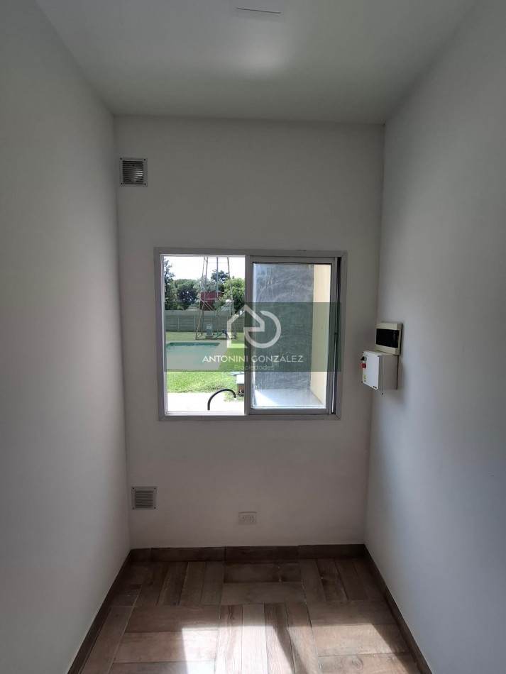  Casa Moderna sobre Lote de 650m2 con Piscina en La Reja (Moreno)