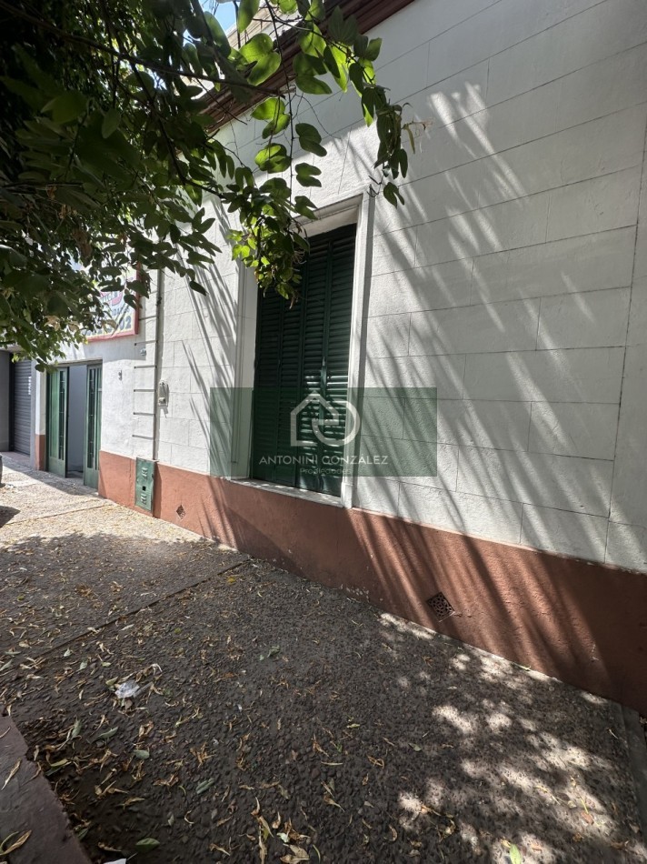 Venta casa a refaccionar o demoler.