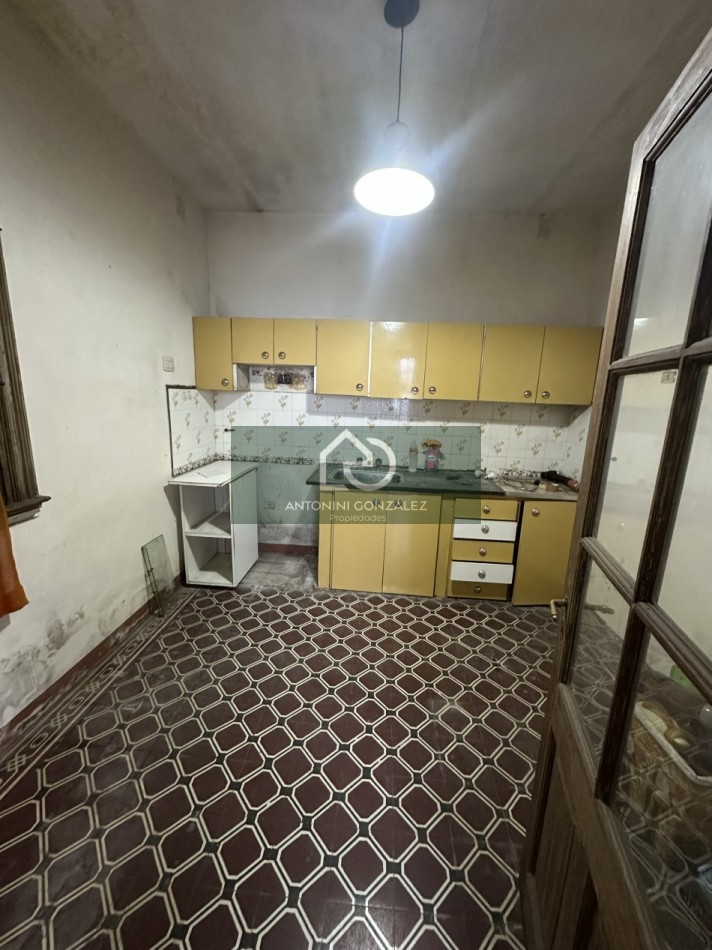 Venta casa a refaccionar o demoler.