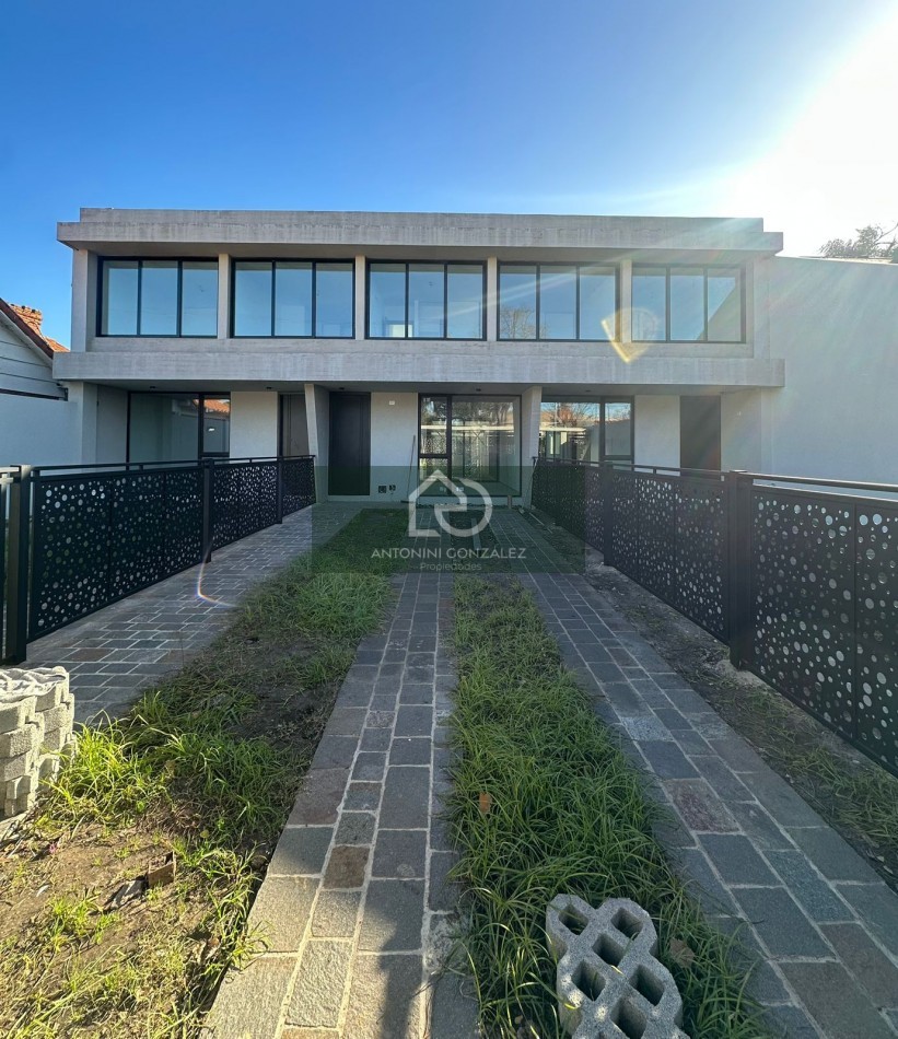 CASA EN VENTA 5 AMBIENTES A ESTRENAR ITUZAINGO NORTE