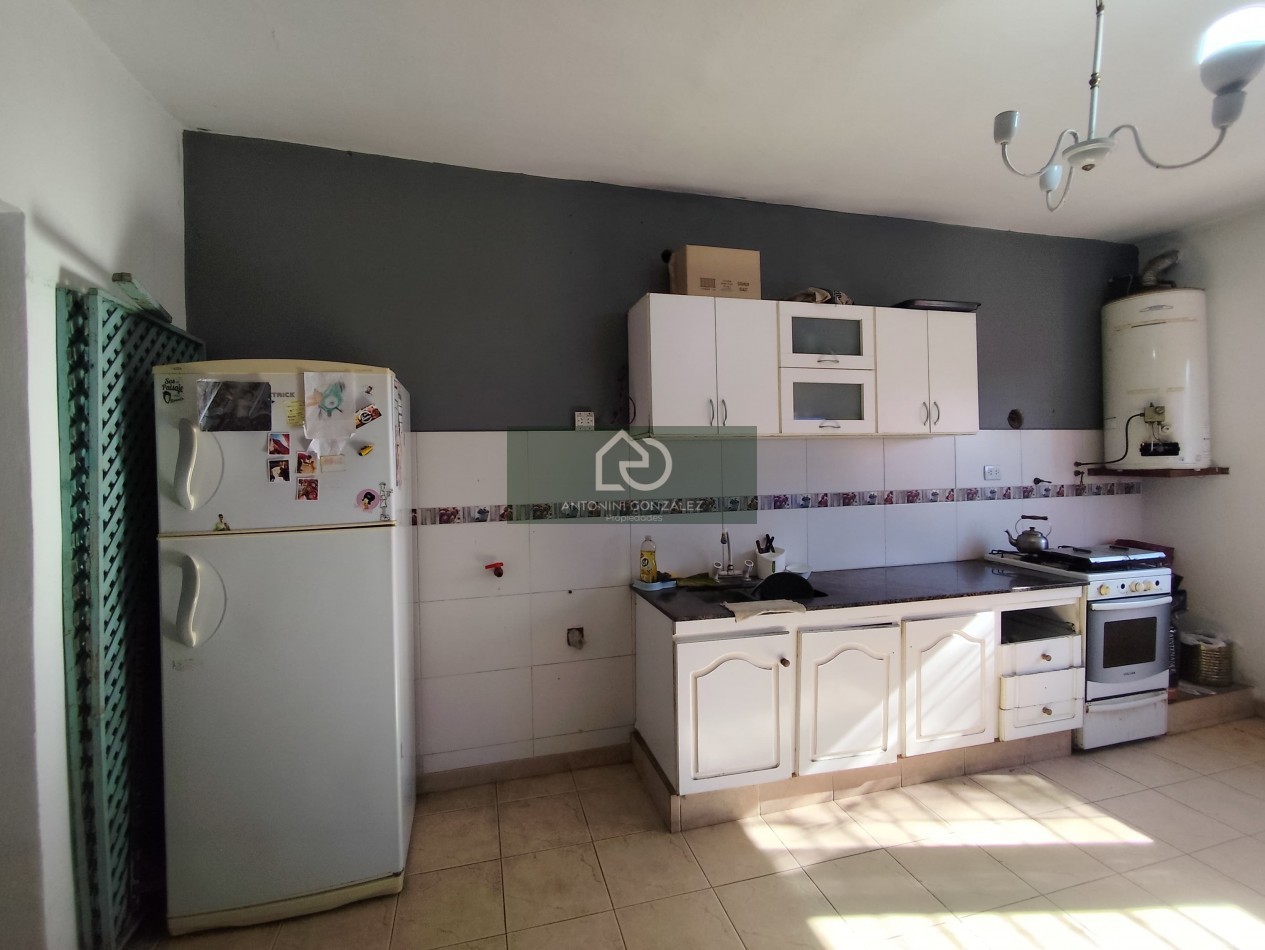 Casa 3 ambientes + local en venta