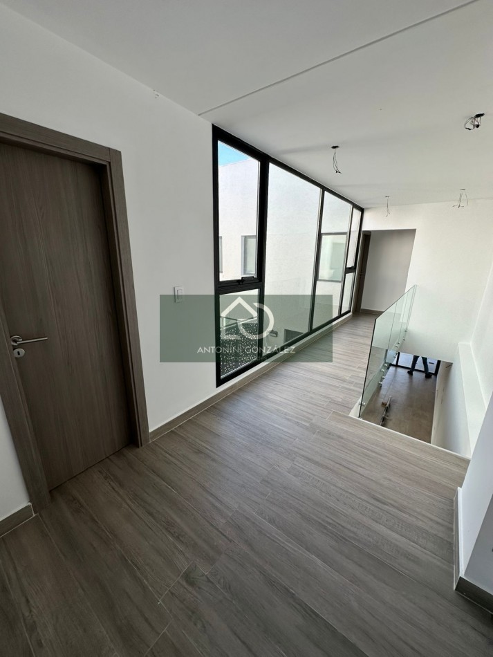 CASA EN VENTA 5 AMBIENTES A ESTRENAR ITUZAINGO NORTE