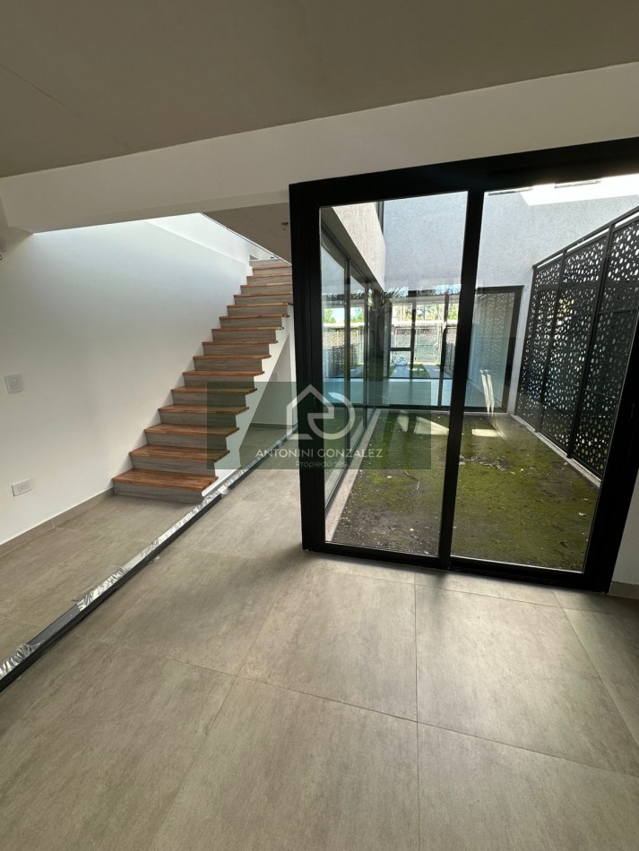CASA EN VENTA 5 AMBIENTES A ESTRENAR ITUZAINGO NORTE