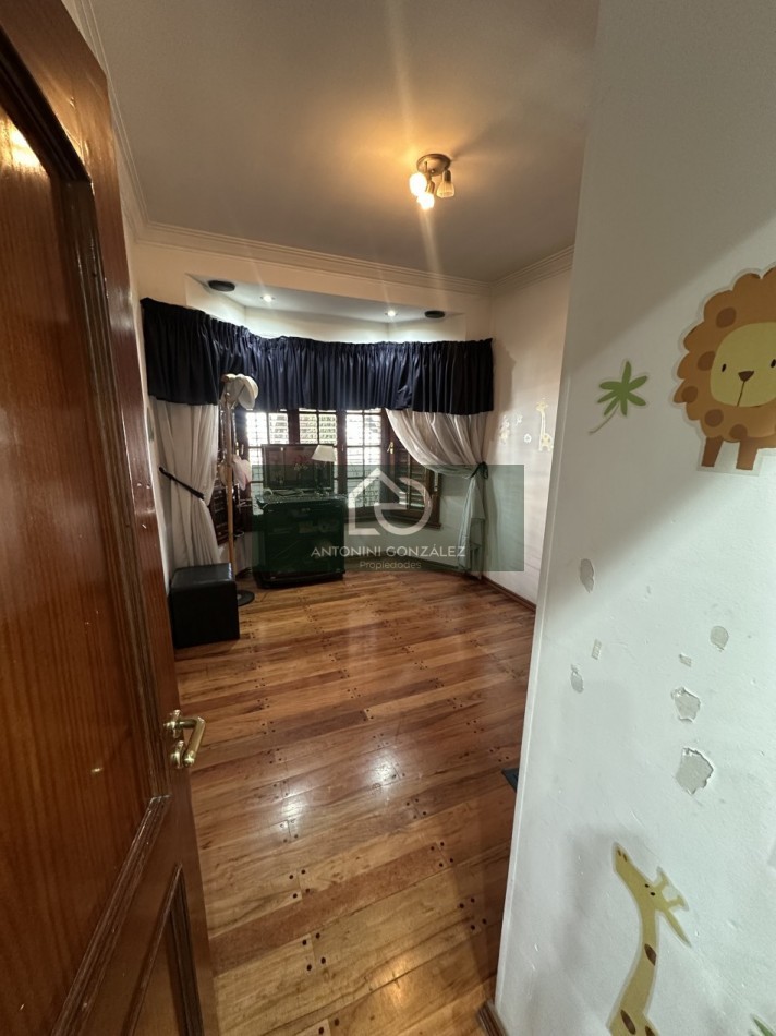 Venta casa 5 ambientes.