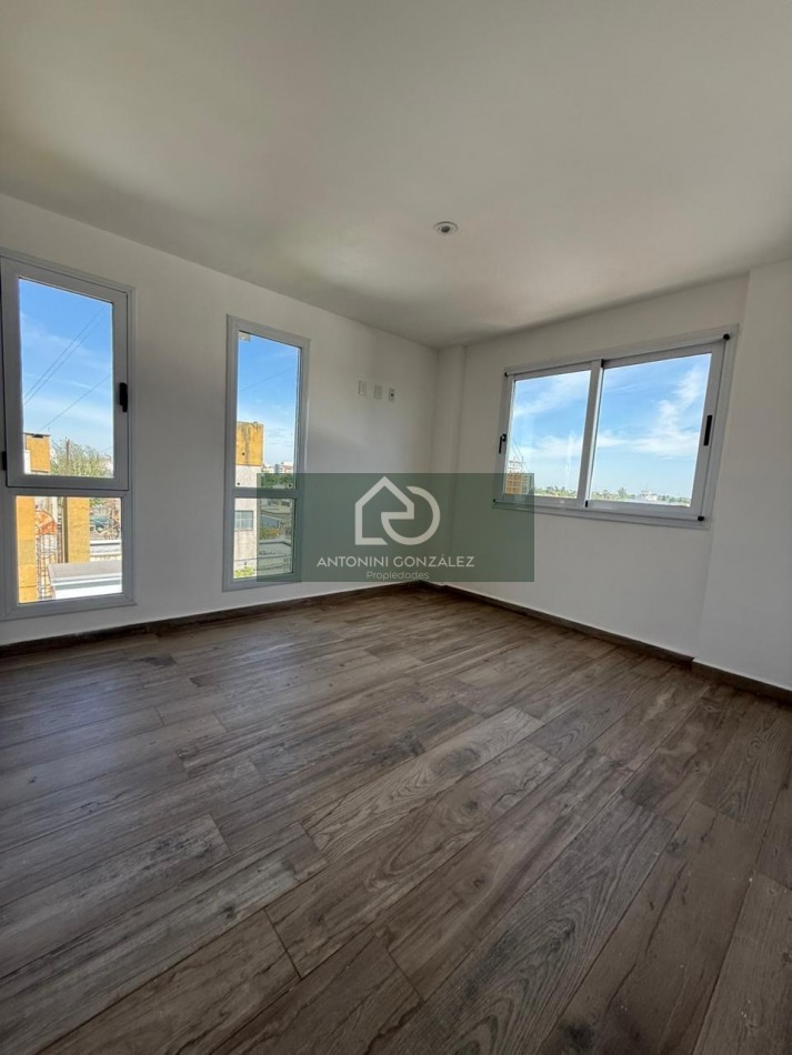 Alquiler 4 ambientes con cochera y parrilla