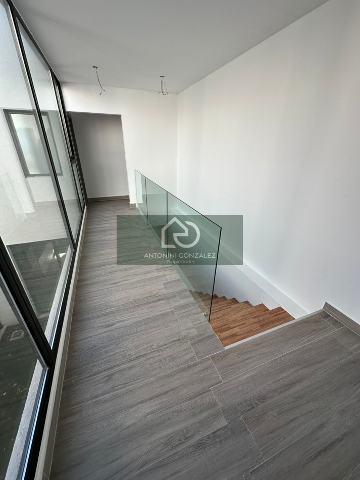 CASA EN VENTA 5 AMBIENTES A ESTRENAR ITUZAINGO NORTE